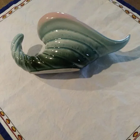 Vintage Regal Hull Pottery cornucopia vase/planter - Picture 4 of 11